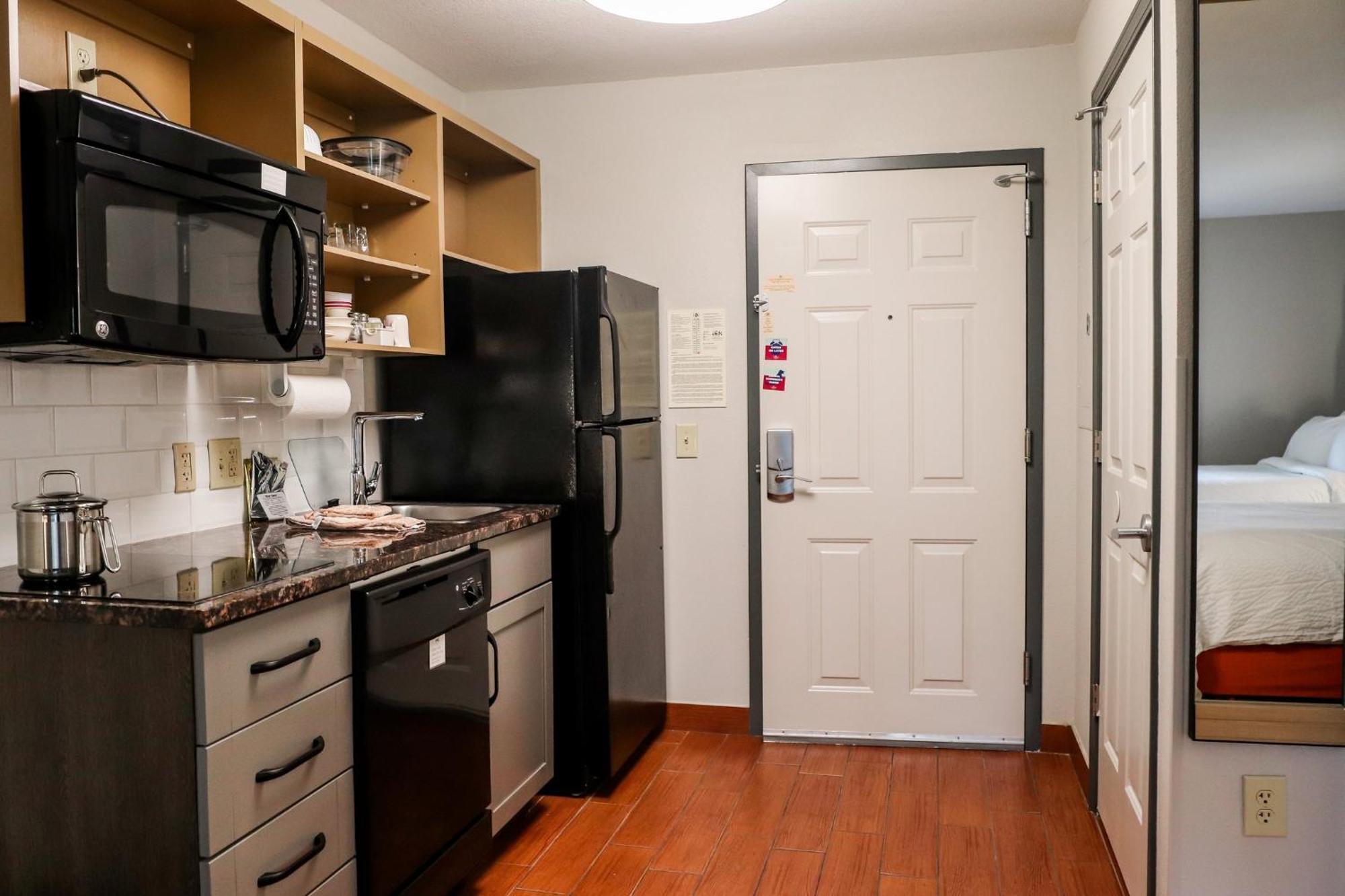 Candlewood Richmond Airport By Ihg Hotel 2*